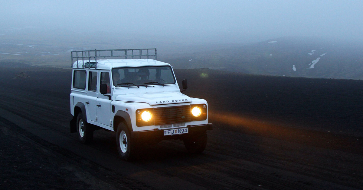 land-rover-defender-td5-white-social-media&#8211;4055